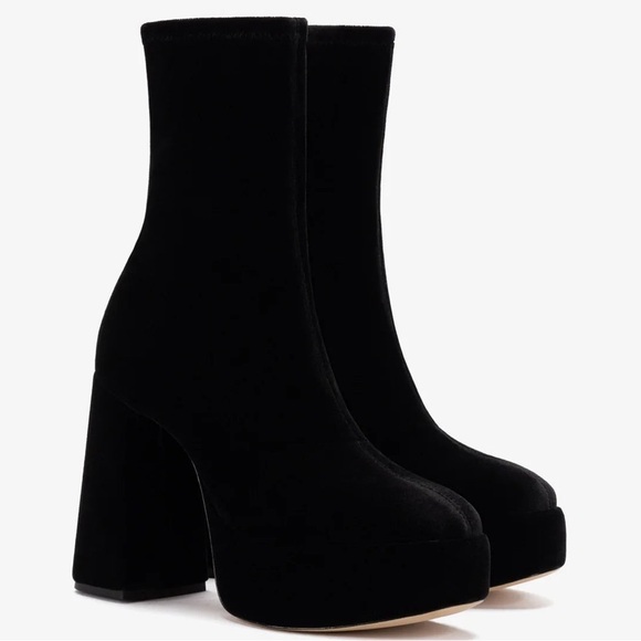 Larroude Shoes - 🌹LARROUDE🌹 Dolly Stretch Boot In Black Size: 8.5